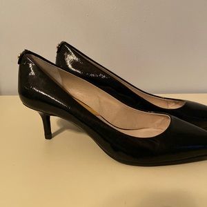 Michael Kors MK Flex Kitten Pump